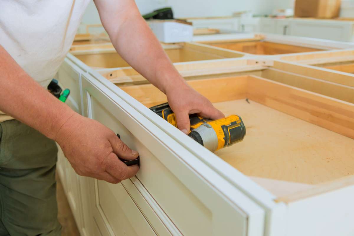 How to Remove Kitchen Drawers?