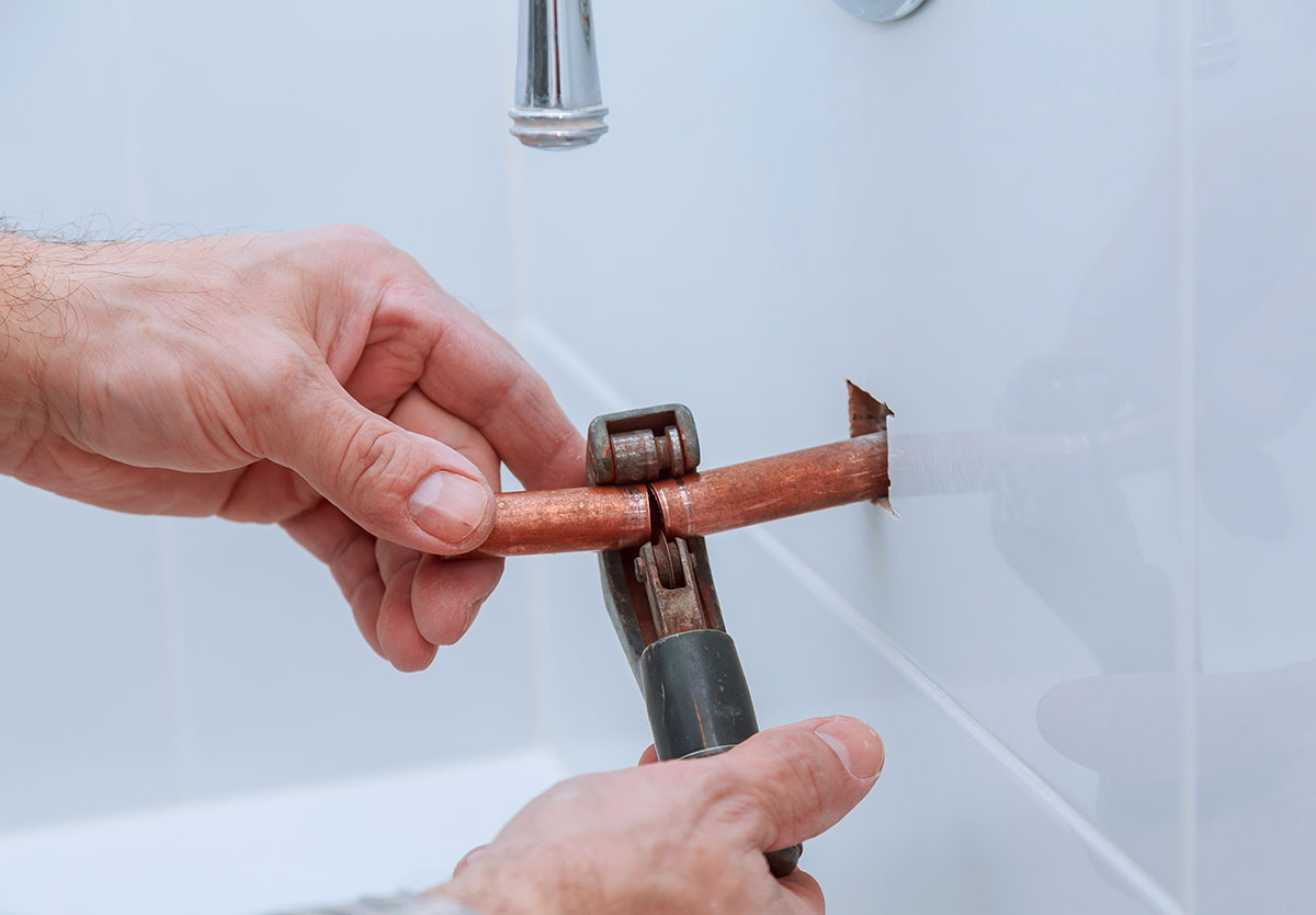 How to change a kitchen tap with copper pipes?